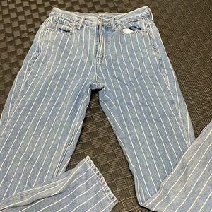 American Eagle mom jean blue with white stripes size 00 regular